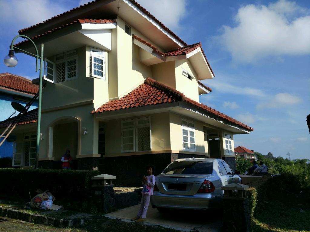Villa Sabrina Bumi Ciherang Panjaweujan Eksteriør billede