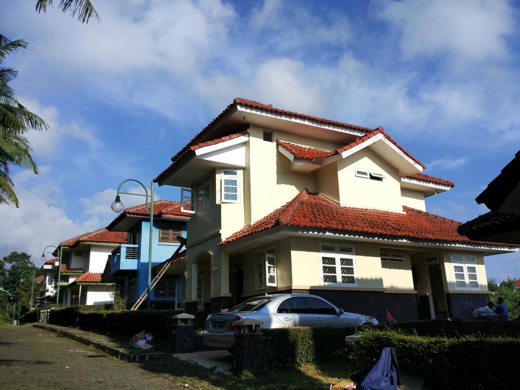Villa Sabrina Bumi Ciherang Panjaweujan Eksteriør billede